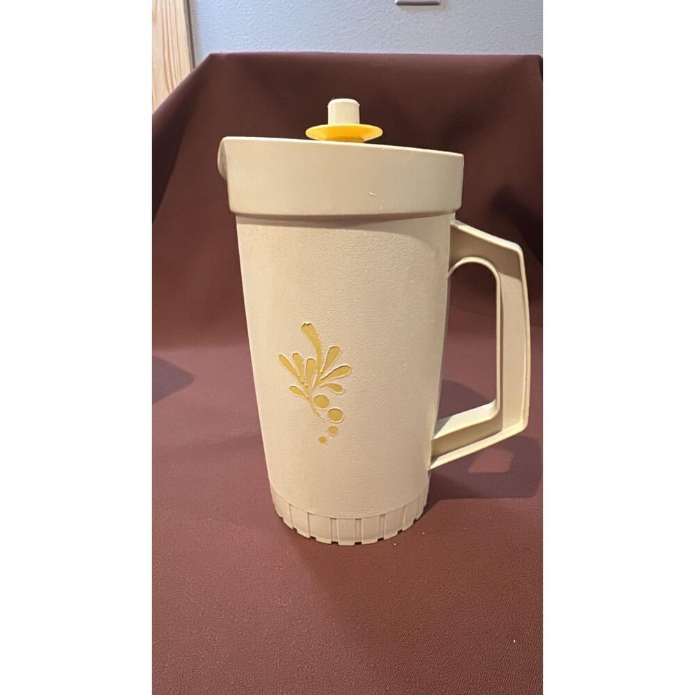 Tupperware 1-quart  Almond Pitcher  #874-8